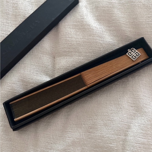 NEW Givenchy Logo Patterned Fan - Picture 2 of 3